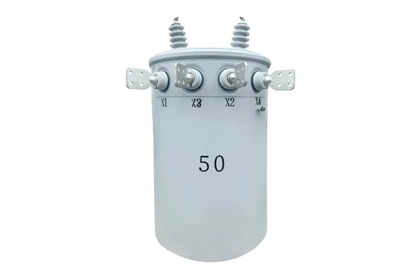 Transformador monofásico montado en polos de 50kVA
